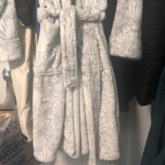 Daniel Buchler Housecoat - Picture 2 of 4